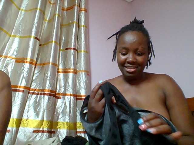 Sweetariah1 live cam on BongaCams