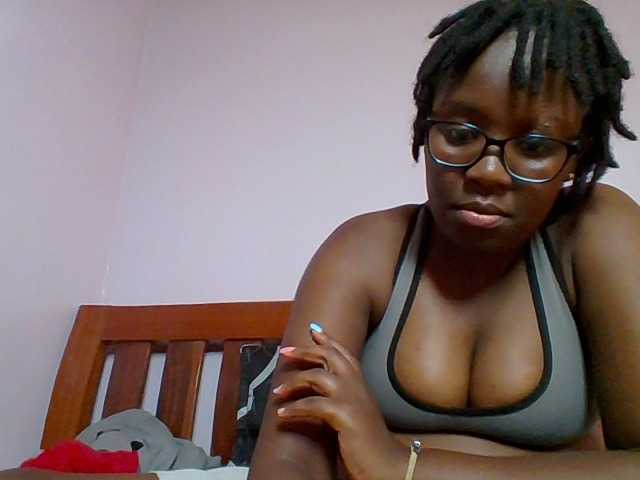 Sweetariah1 live cam on BongaCams