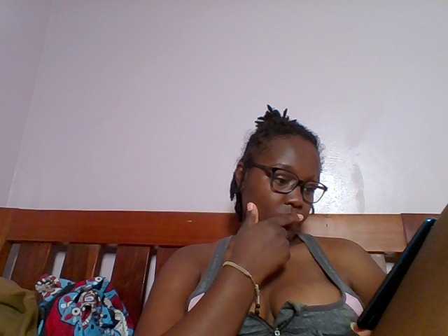 Sweetariah1 live cam on BongaCams