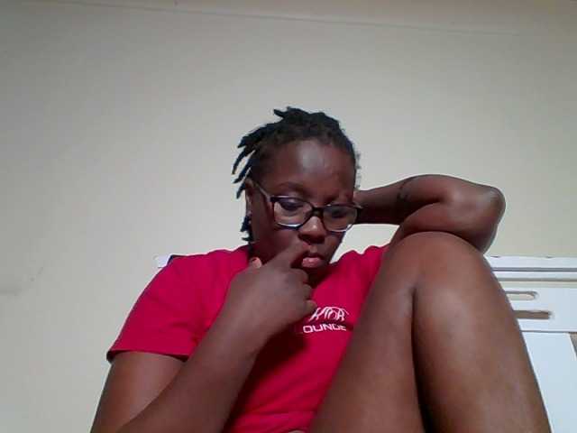le modèle Sweetariah1 est en webcam porno dans un show sur le site bongacams, il possède les tags suivants: Ebony,Brunette,Trimmed