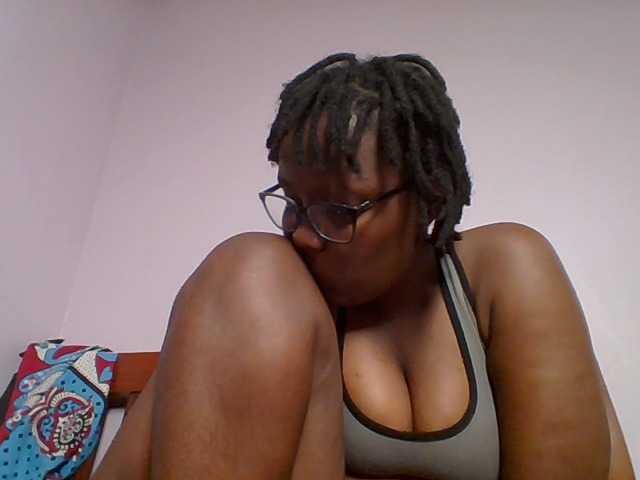 Sweetariah1 live cam on BongaCams