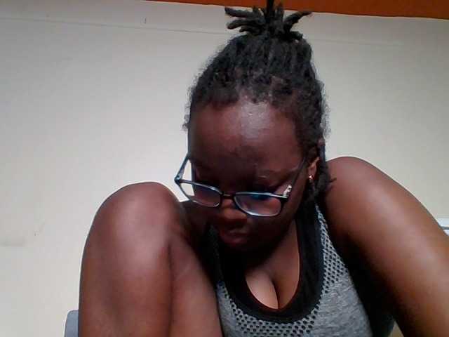 Sweetariah1 live cam on BongaCams