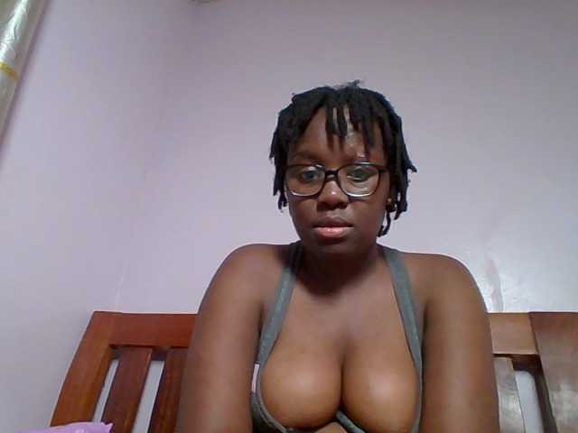 Sweetariah1 live cam on BongaCams