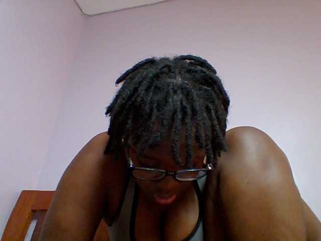Sweetariah1 live cam on BongaCams