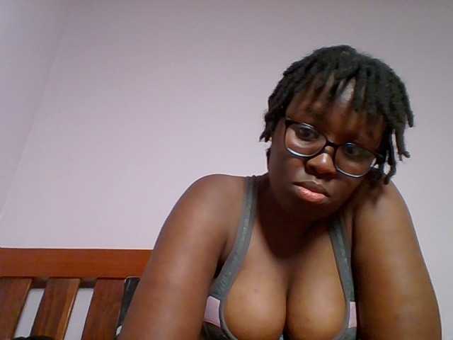 Sweetariah1 live cam on BongaCams