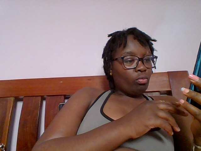 Sweetariah1 live cam on BongaCams
