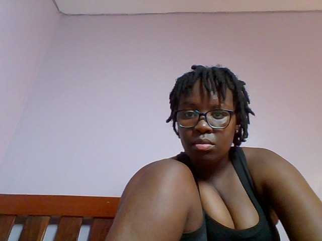 Sweetariah1 live cam on BongaCams
