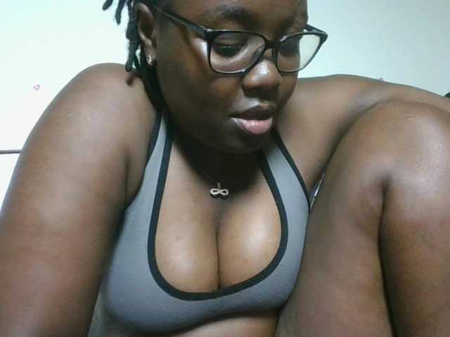 Sweetariah1 live cam on BongaCams