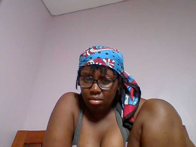 Sweetariah1 live cam on BongaCams