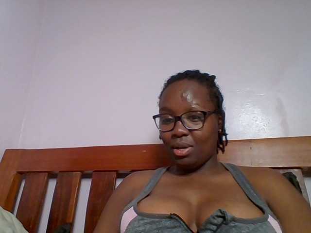 Sweetariah1 live cam on BongaCams
