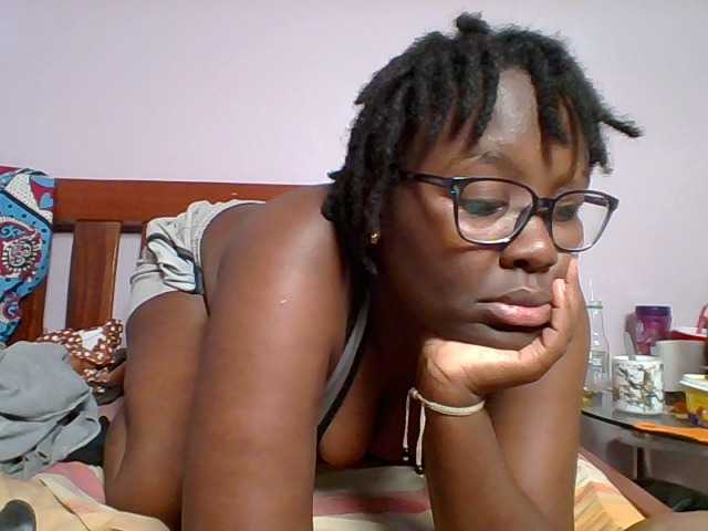 Sweetariah1 live cam on BongaCams
