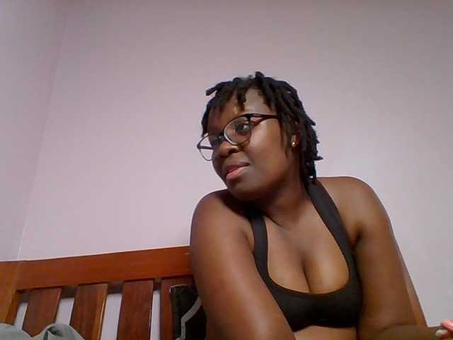 Sweetariah1 live cam on BongaCams