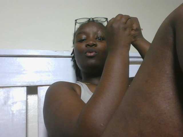 Sweetariah1 live cam on BongaCams