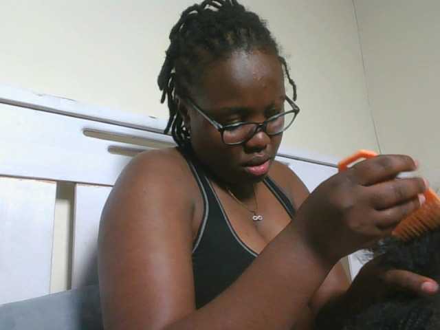 Sweetariah1 live cam on BongaCams