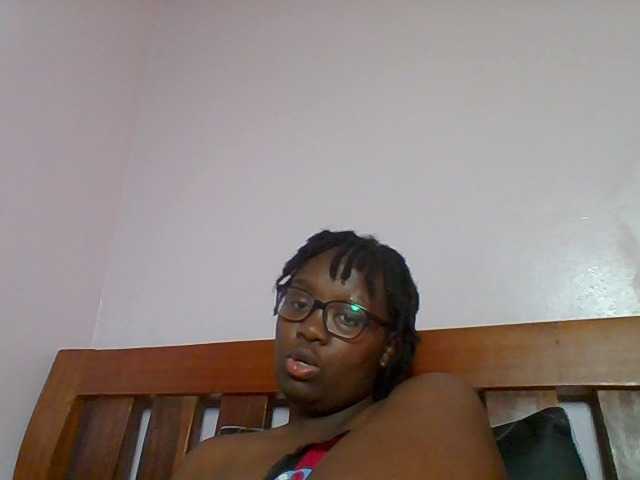 Sweetariah1 live cam on BongaCams