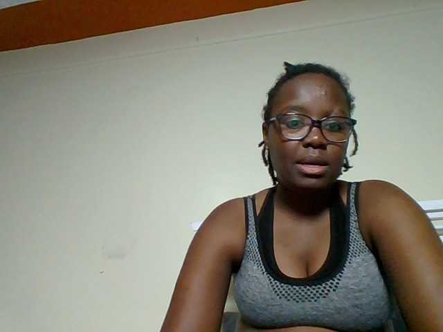 Sweetariah1 live cam on BongaCams
