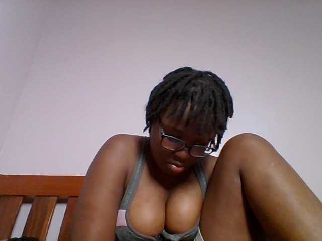 Sweetariah1 live cam on BongaCams