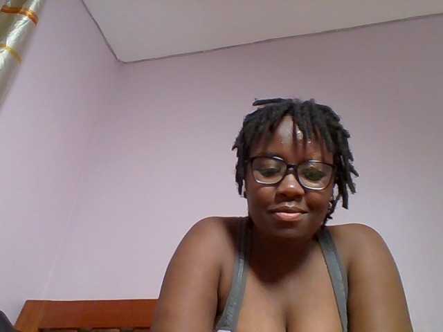 Sweetariah1 live cam on BongaCams