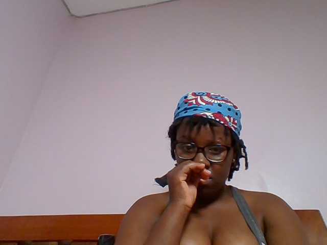 Sweetariah1 live cam on BongaCams