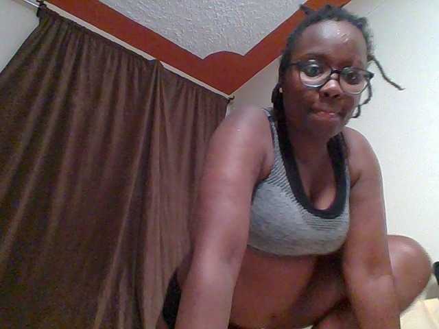 Sweetariah1 live cam on BongaCams