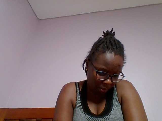 Sweetariah1 live cam on BongaCams