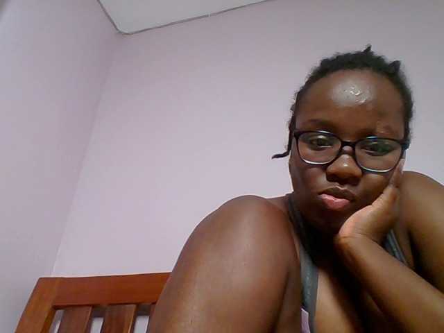 Sweetariah1 live cam on BongaCams