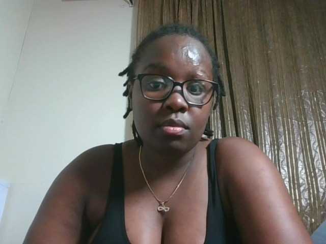 Sweetariah1 live cam on BongaCams