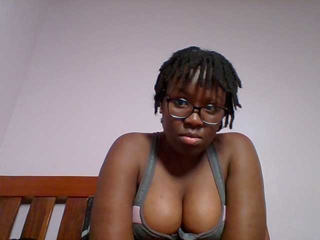 Sweetariah1 live cam on BongaCams