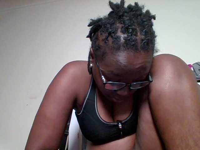 Sweetariah1 live cam on BongaCams