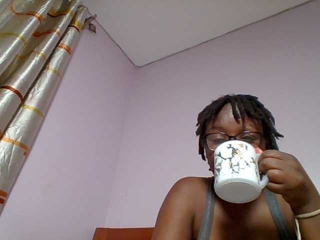 Sweetariah1 live cam on BongaCams