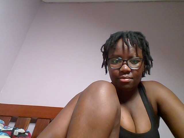 Sweetariah1 live cam on BongaCams