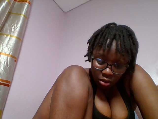 Sweetariah1 live cam on BongaCams