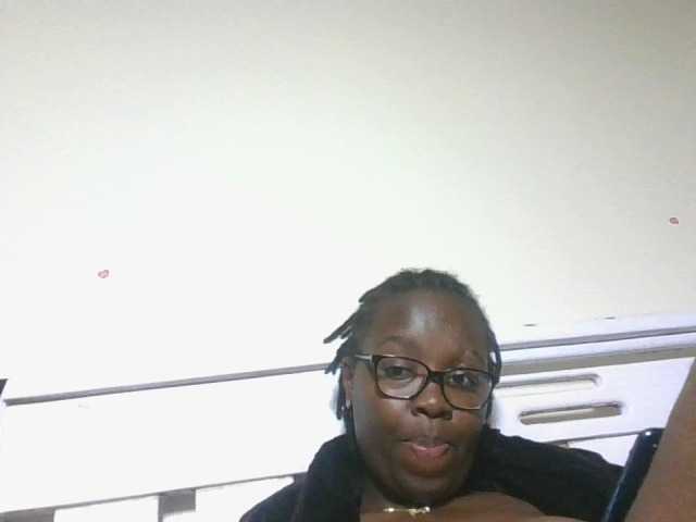 Sweetariah1 live cam on BongaCams