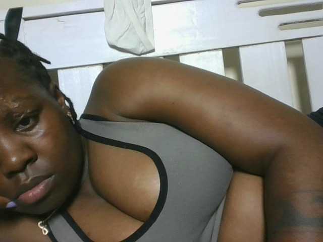 Sweetariah1 live cam on BongaCams