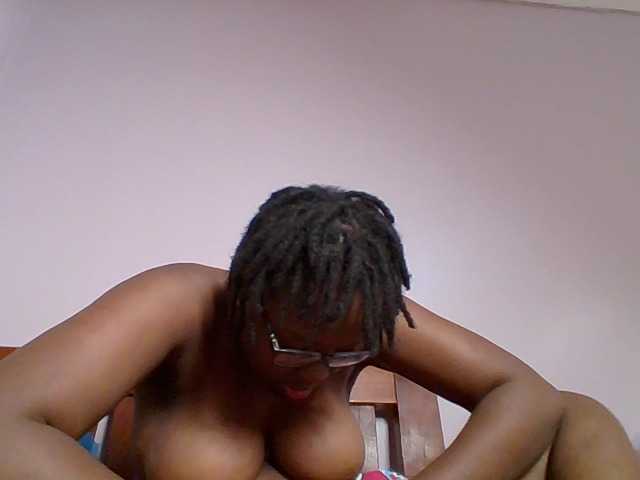Sweetariah1 live cam on BongaCams