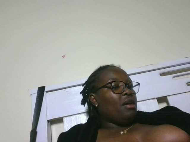 Sweetariah1 live cam on BongaCams