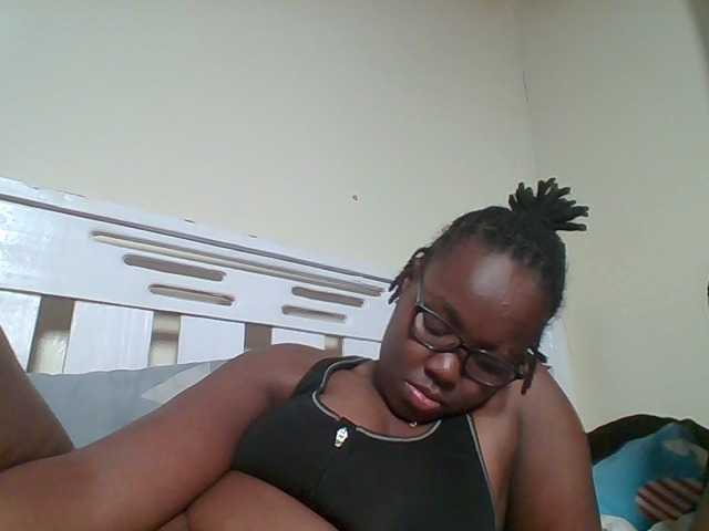 Sweetariah1 live cam on BongaCams