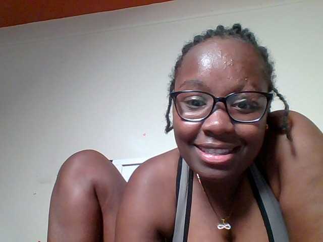 Sweetariah1 live cam on BongaCams