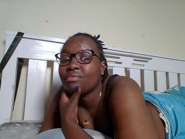 Sweetariah1 live cam on BongaCams