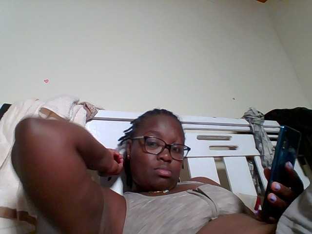 Sweetariah1 live cam on BongaCams