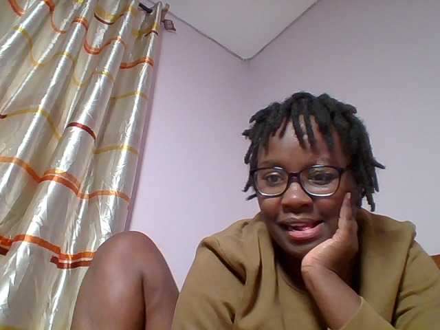 Sweetariah1 live cam on BongaCams