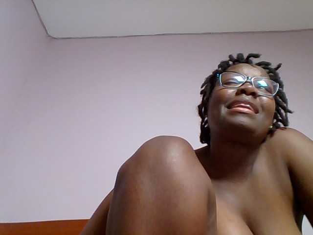 Sweetariah1 live cam on BongaCams