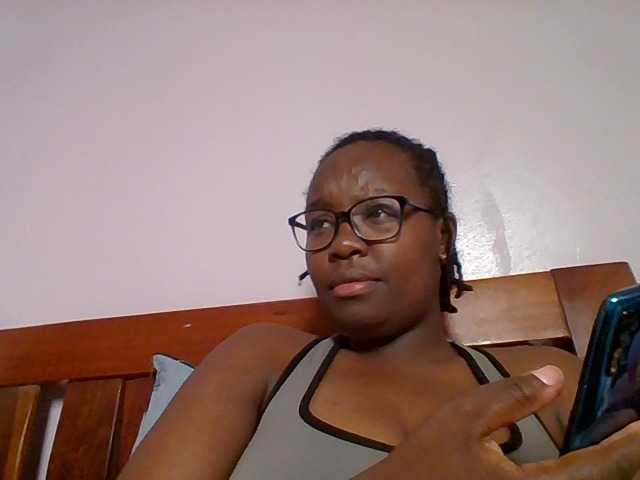 Sweetariah1 live cam on BongaCams