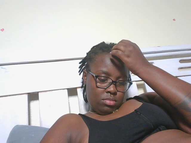 Sweetariah1 live cam on BongaCams