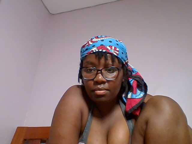 Sweetariah1 live cam on BongaCams