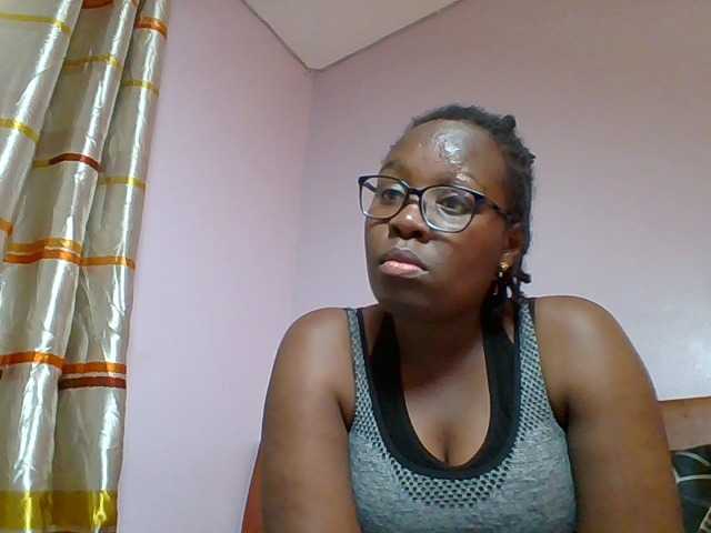 Sweetariah1 live cam on BongaCams