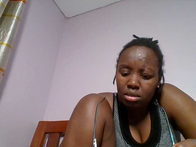 Sweetariah1 live cam on BongaCams