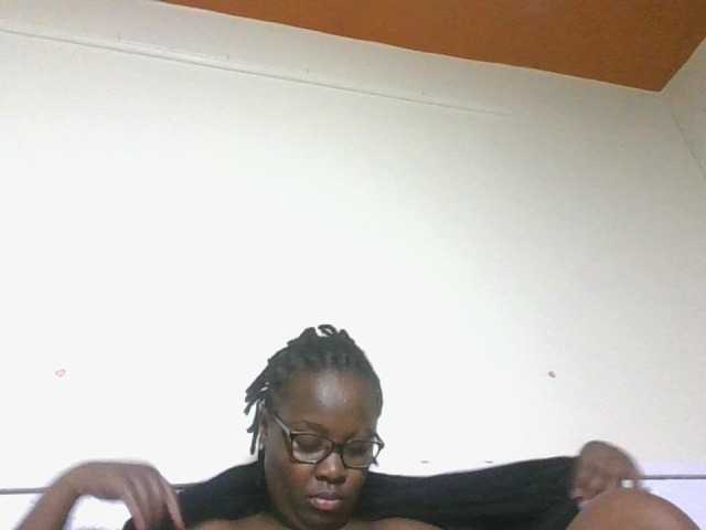 Sweetariah1 live cam on BongaCams