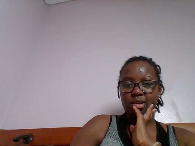 Sweetariah1 live cam on BongaCams