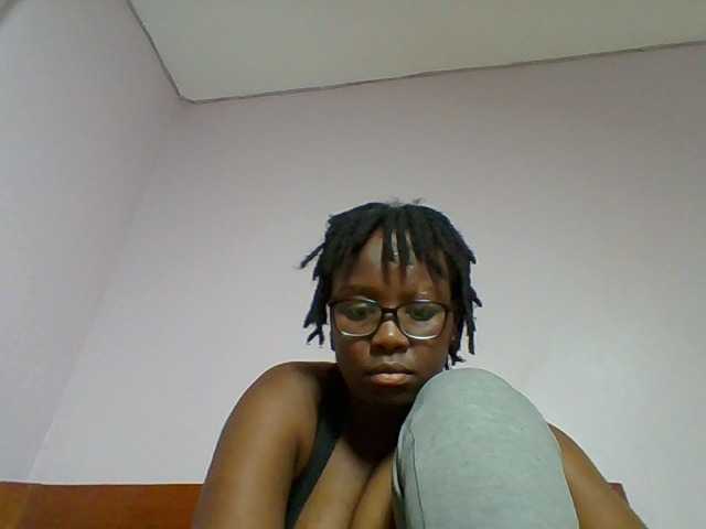 Sweetariah1 live cam on BongaCams